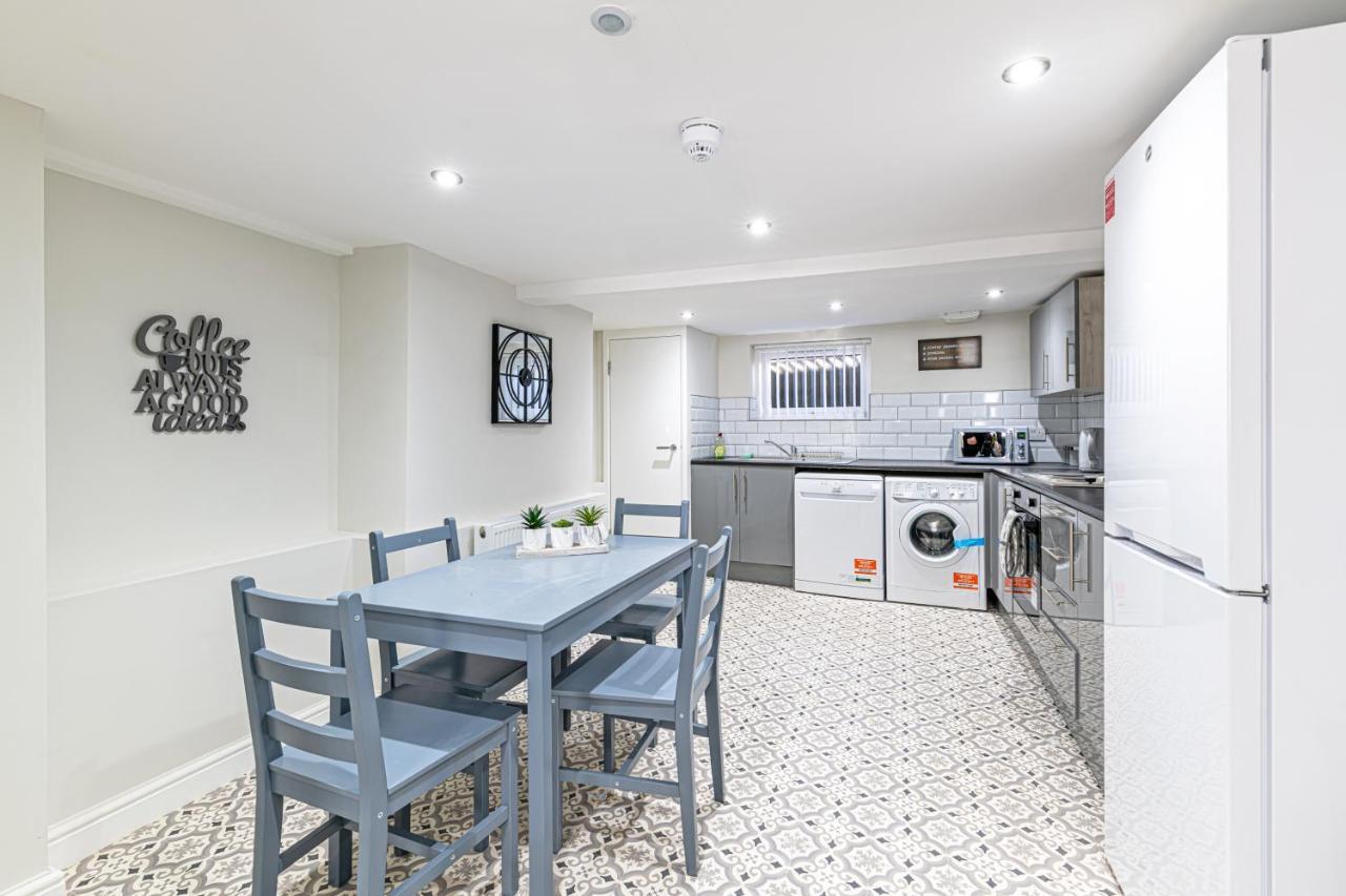 Luxury 5 Bedroom Holiday Home Within Prescot Εξωτερικό φωτογραφία